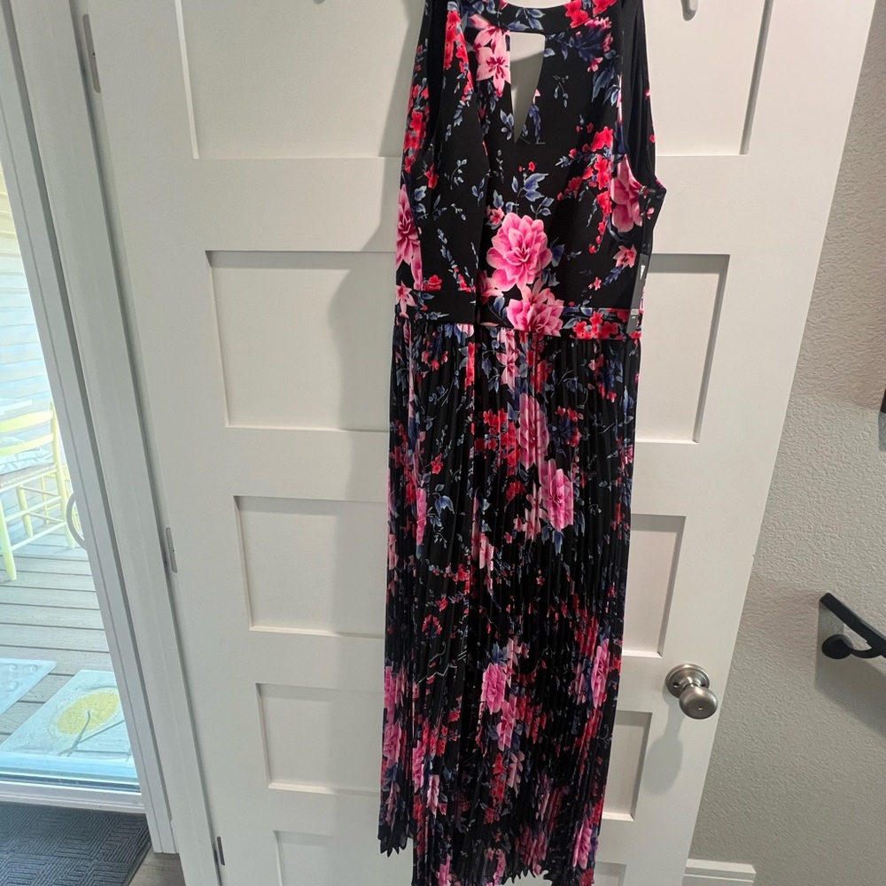 Floral Maxi Dress with Pleated Skirt